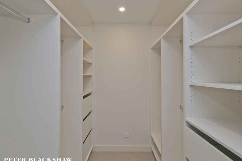 2/22 Canberra Avenue Forrest