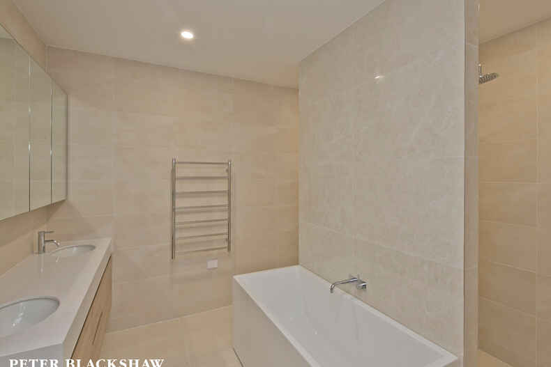 2/22 Canberra Avenue Forrest