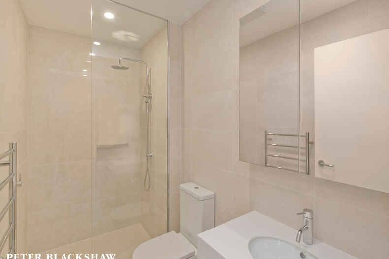 2/22 Canberra Avenue Forrest