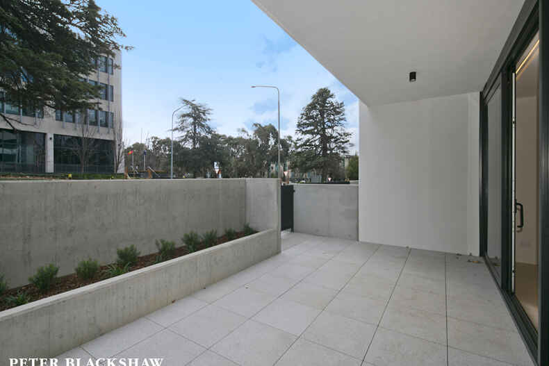 2/22 Canberra Avenue Forrest