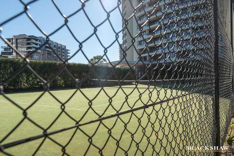 602/2 Marcus Clarke Street City