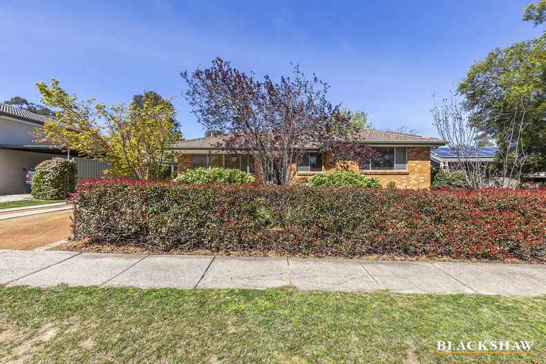 31 Ross Smith Crescent Scullin