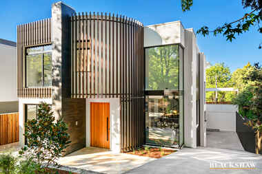 2/258 La Perouse Street Red Hill