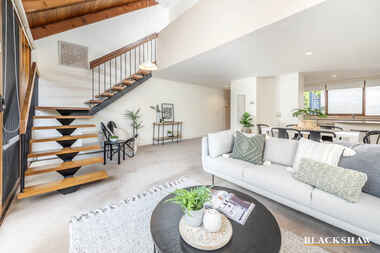 61 MacLachlan Street Holder