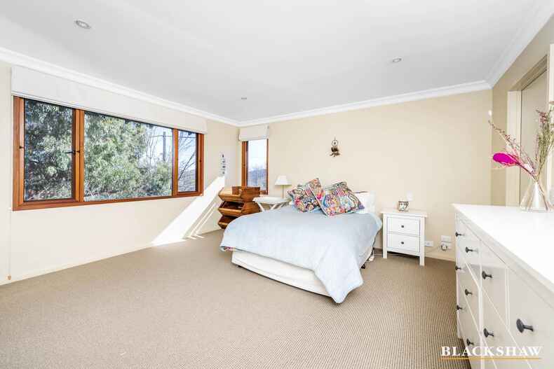 12 Clarke Street Yarralumla