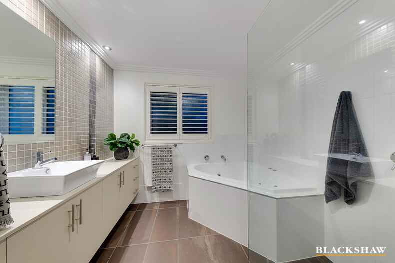 73 La Perouse Street Griffith