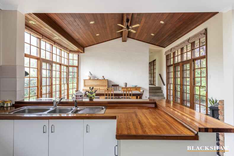 16 Hamelin Crescent Narrabundah