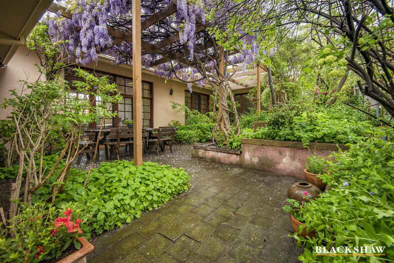 16 Hamelin Crescent Narrabundah