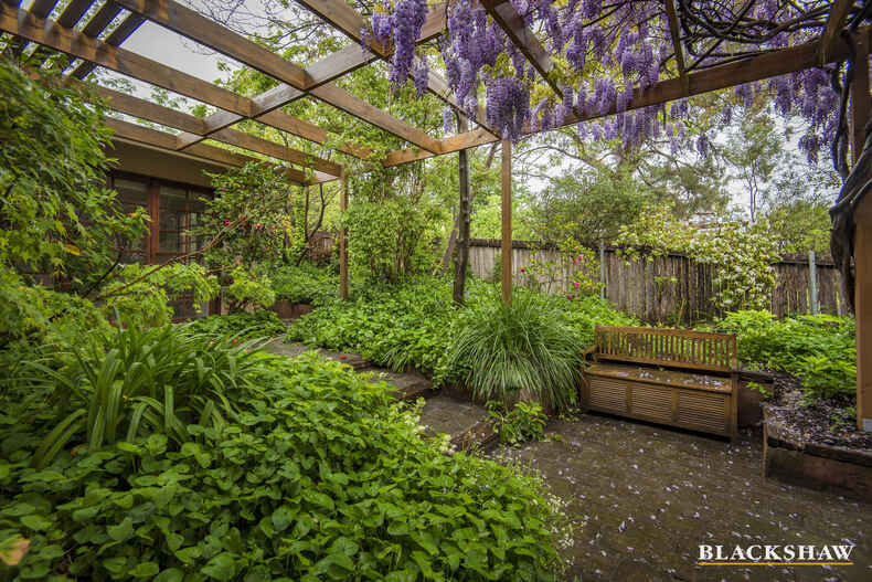 16 Hamelin Crescent Narrabundah