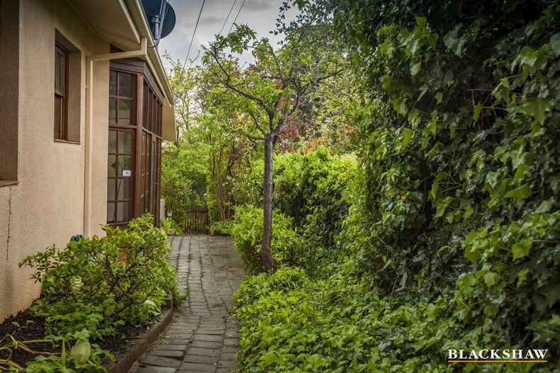 16 Hamelin Crescent Narrabundah