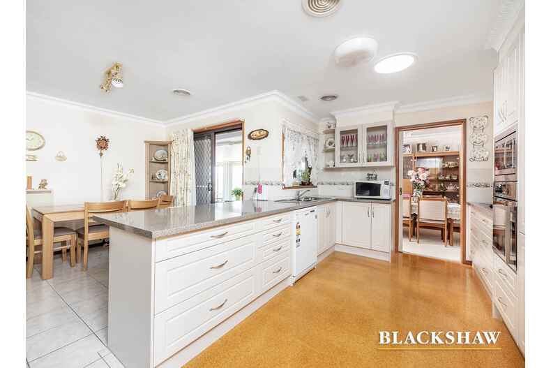 30 Johnstone Circuit Calwell