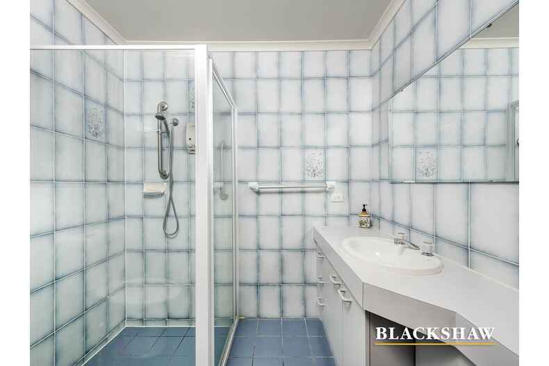 30 Johnstone Circuit Calwell