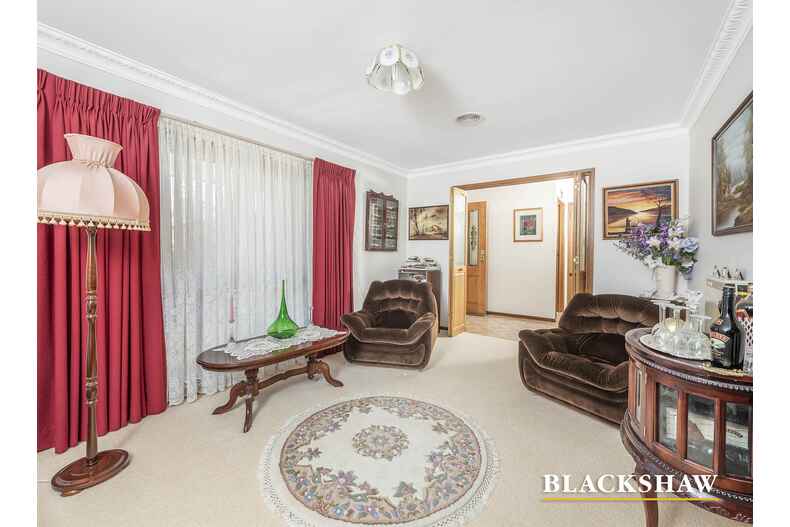 30 Johnstone Circuit Calwell