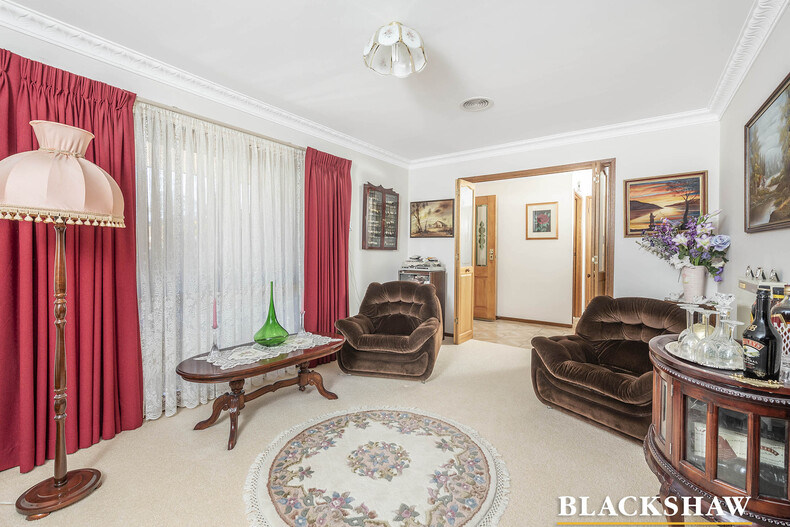 30 Johnstone Circuit Calwell