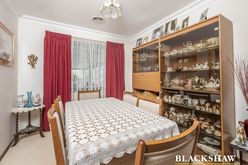 30 Johnstone Circuit Calwell