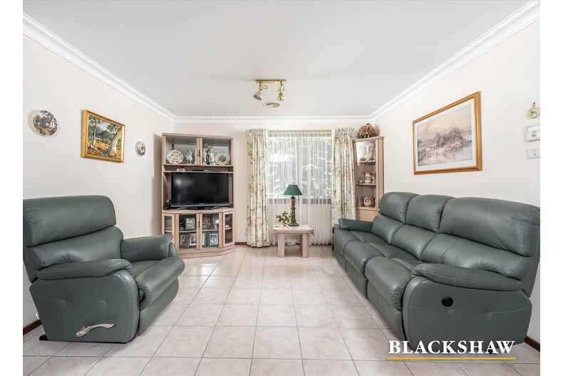 30 Johnstone Circuit Calwell