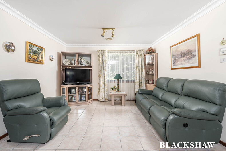 30 Johnstone Circuit Calwell