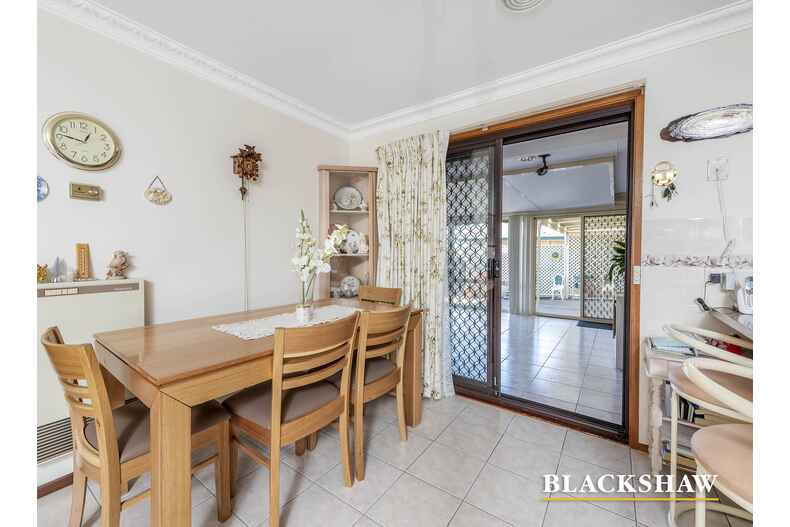 30 Johnstone Circuit Calwell