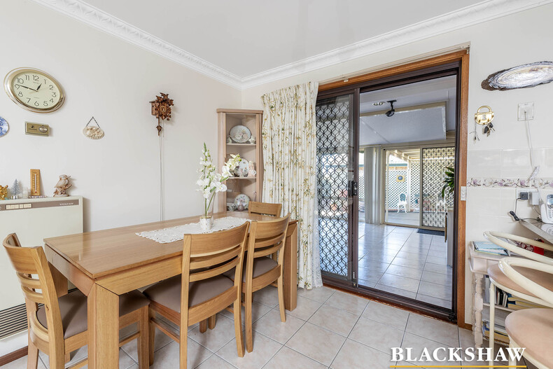 30 Johnstone Circuit Calwell