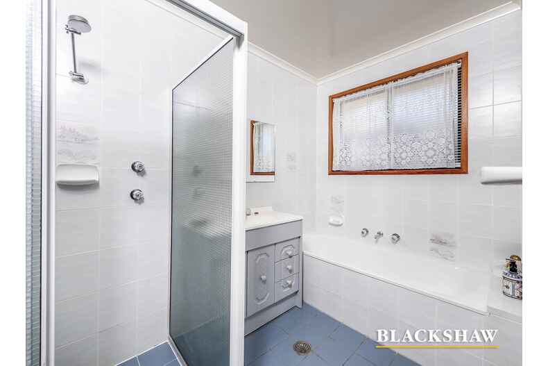 30 Johnstone Circuit Calwell