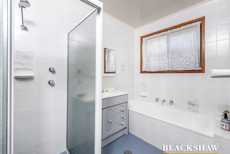 30 Johnstone Circuit Calwell