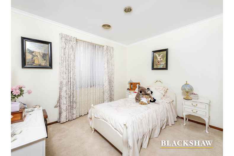 30 Johnstone Circuit Calwell