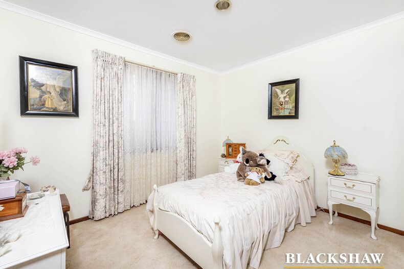 30 Johnstone Circuit Calwell