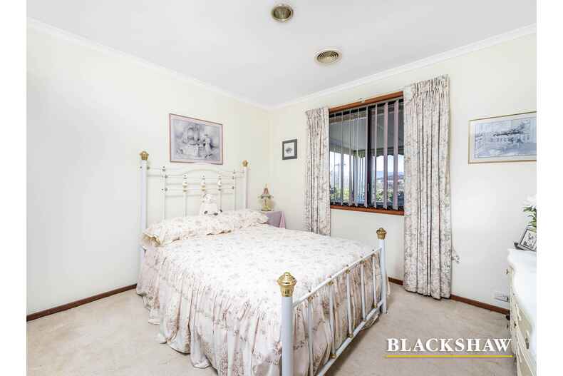 30 Johnstone Circuit Calwell