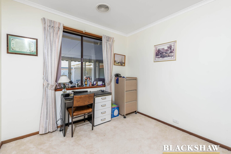30 Johnstone Circuit Calwell