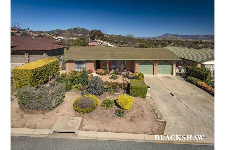 30 Johnstone Circuit Calwell