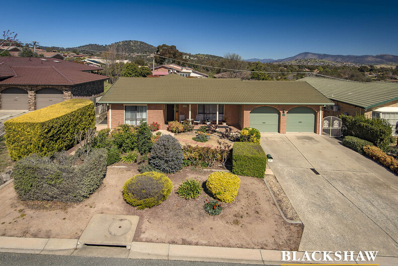 30 Johnstone Circuit Calwell