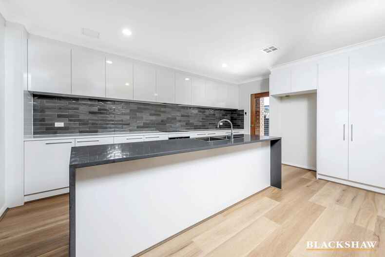 20 Dragon Street Throsby