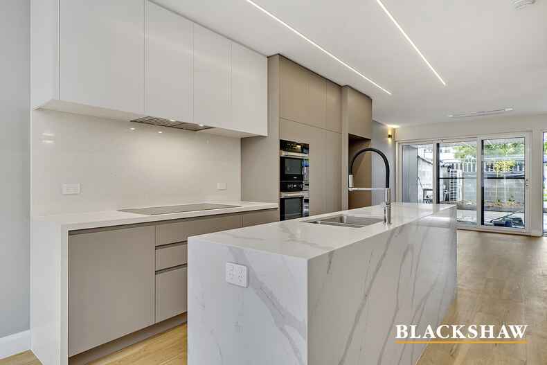 2/125 Lowanna Street Braddon