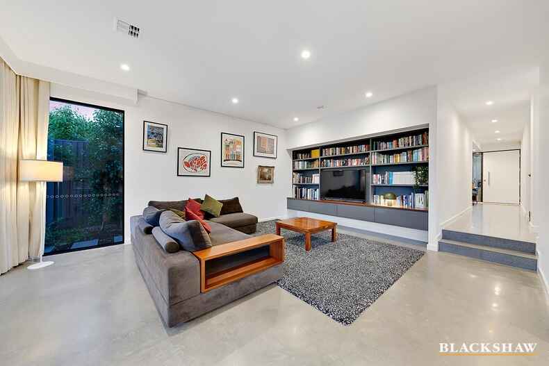 38 Stonehaven Crescent Deakin