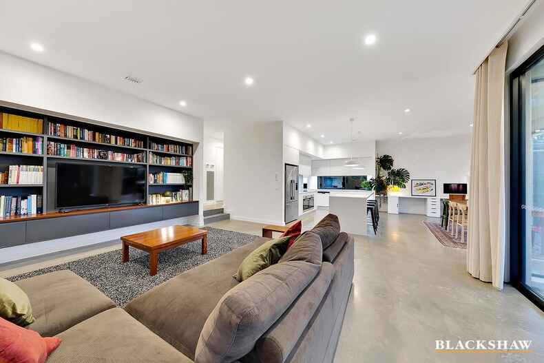38 Stonehaven Crescent Deakin