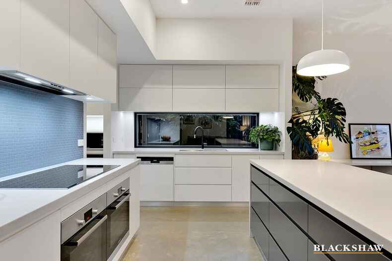 38 Stonehaven Crescent Deakin