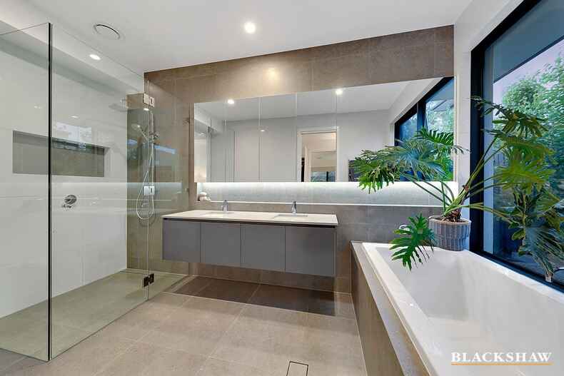 38 Stonehaven Crescent Deakin