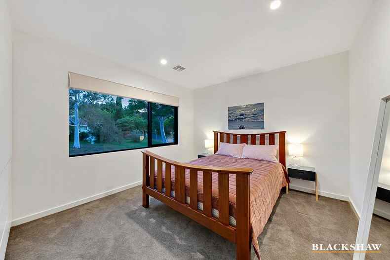 38 Stonehaven Crescent Deakin