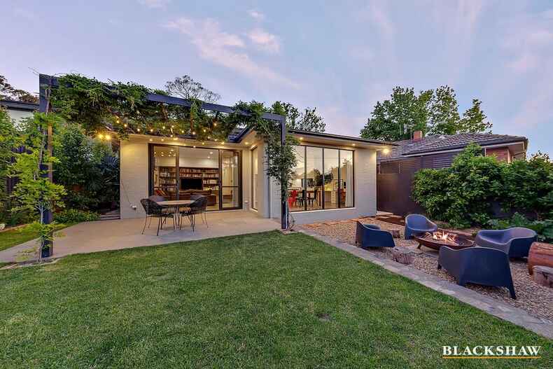 38 Stonehaven Crescent Deakin