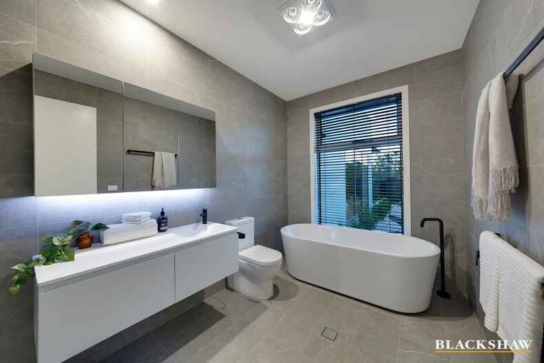 2/217 La Perouse Street Red Hill