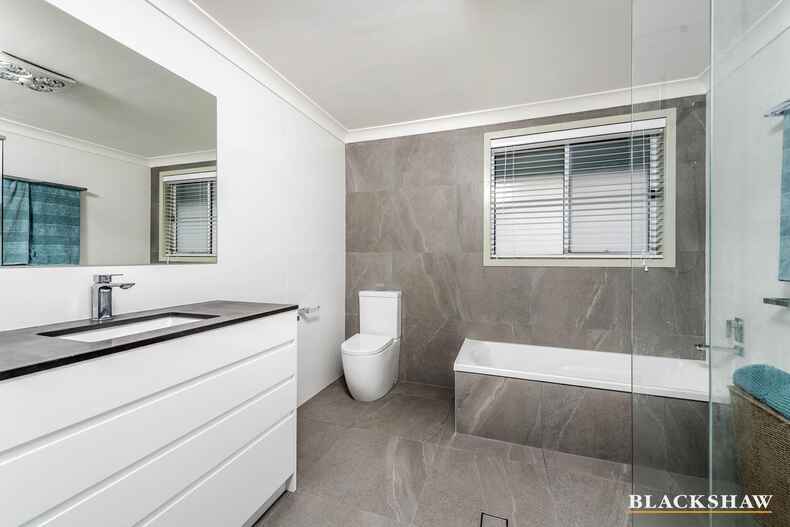 34 Werribee Crescent Farrer