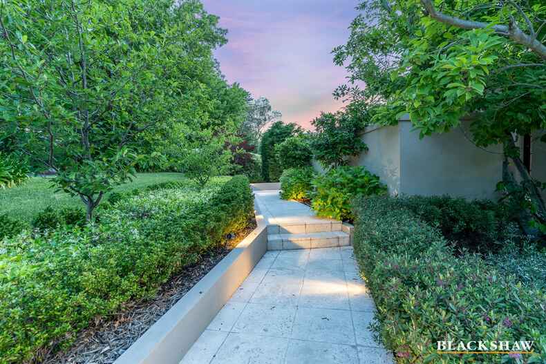 95 Strickland Crescent Deakin 95 Strickland Crescent Deakin