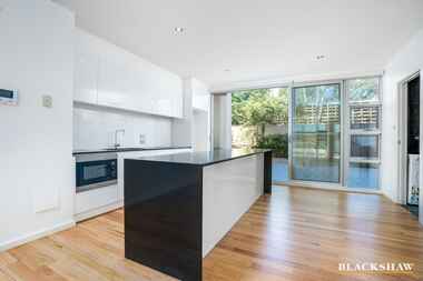 4/49 Hampton Circuit Yarralumla