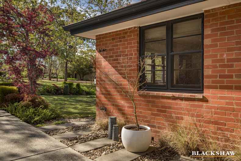 17 Macartney Crescent Deakin