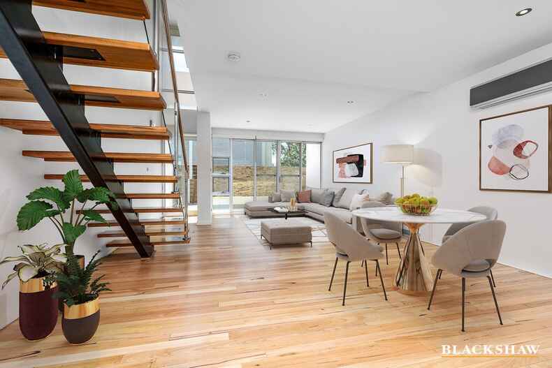 4/49 Hampton Circuit Yarralumla