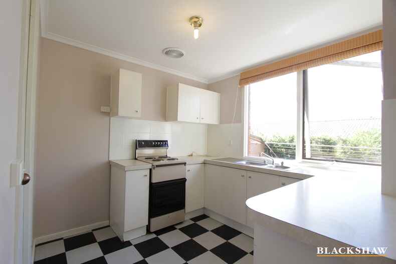 2/17 Henderson Road Queanbeyan