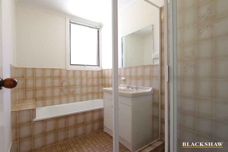 2/17 Henderson Road Queanbeyan