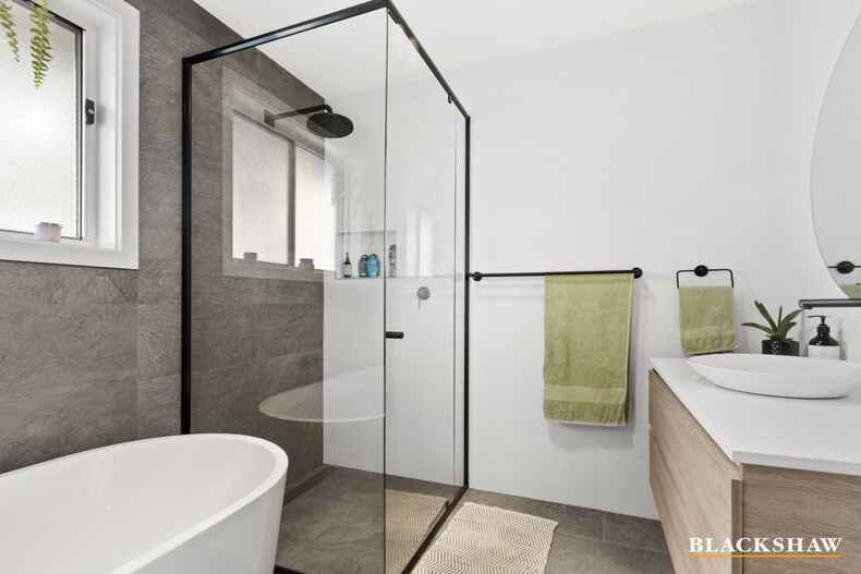 6A Mawson Place Sunshine Bay