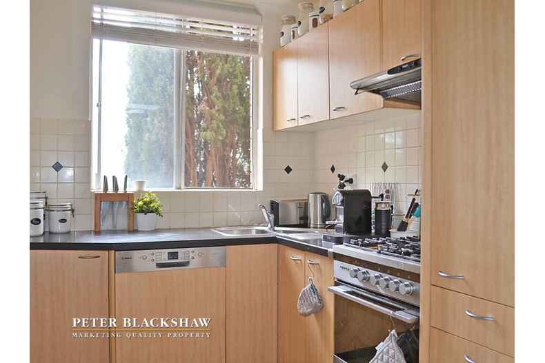 2/99 Canberra Avenue Griffith