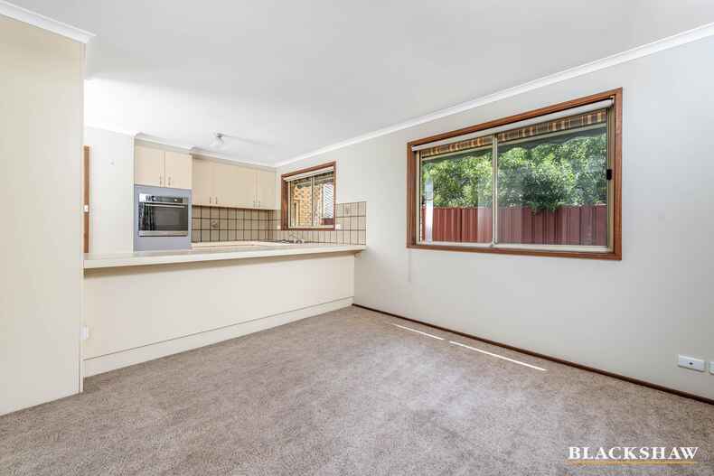 1/1 John Young Crescent Greenway